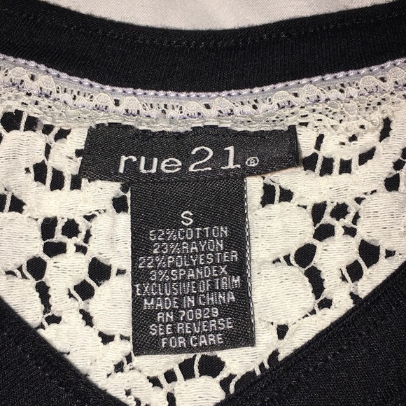 Rue21 black t-shirt - Picture 3 of 3